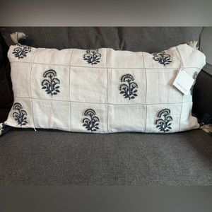 Serena & Lily Cortina Pillow cover 14x30” NWT Indigo Blue and White